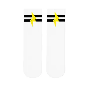 Chaussettes de sport mi-mollet avec motif double rayures éclair, confortables et élégantes - Product Image 2