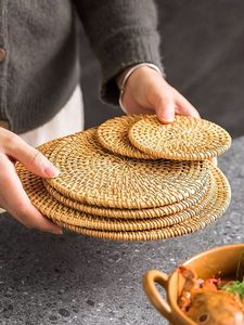 Almohadillas calientes hechas a mano, posavasos de ratán tejidos a mano, manteles individuales de bambú, base de taza, platos de cargador, precio al por mayor - Product Image 3