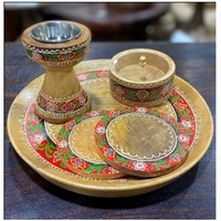Ensemble de brûleur d'encens arabe moderne pour la décoration intérieure et les parfums aromatiques tendance au Moyen-Orient