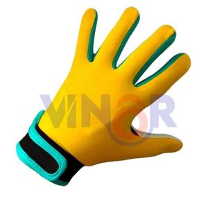 Gants de football gaélique personnalisés tendance, confortables, respirants, en cuir et latex, imprimés à la mode, à bas prix, concevez vos propres gants gaélique - Product Image 3