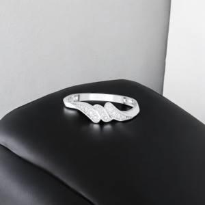 Conjunto de puntas de diamante de corte redondo de moissanita de 0,08 quilates, anillo de banda de ondas elegante hecho en plata para ella - Product Image 6