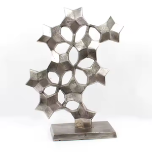 Finition enduite de sculpture en aluminium décorative à la maison de conception moderne faite à la main pour des occasions d'anniversaire de retour à l'école - Product Image 3