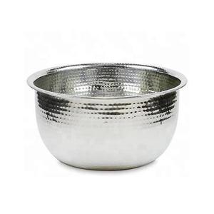 Bol de spa pour les pieds en cuivre de qualité supérieure Relaxation thérapeutique Pédicure Bol en métal couleur argent pour le trempage et le massage des pieds - Product Image 1