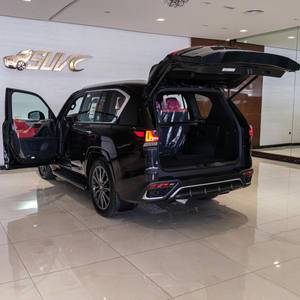 SUV familiar LX 600 F Sport con interior de cuero oscuro Tracción en todas las ruedas Dirección izquierda Techo solar panorámico - Product Image 3