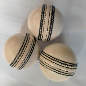 Balle de cricket de qualité supérieure Personnaliser la taille logo Matériel et couleurs Fabriqué au Pakistan - Product Image 3