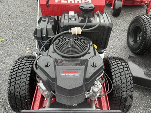 Tondeuse à gazon commerciale autoportée 2024 Ferris FW45 61 pouces 23,5 CV Kawasaki FX730V Hydro-Gear ZT3400, coupe-herbe robuste - Product Image 4