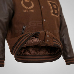 Chaqueta Varsity Personalizada para Hombre con Bordado Chenille, Cuello Alto, Mangas de Cuero, Parche Bordado y Logotipo Frontal - Product Image 6