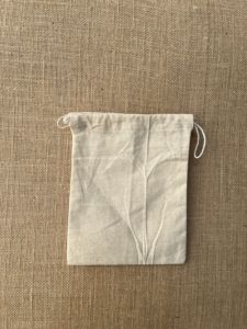 Sacs-cadeaux en jute de qualité exportatrice OEM avec fermeture à cordon et doublure en coton doux pour un emballage élégant en vente de gros - Product Image 3