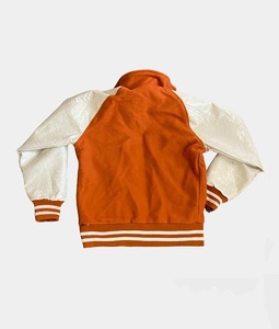 Veste universitaire Letterman pour hommes avec doublure en satin à col tournant et traitement enduit à fermeture à boutons - Product Image 2