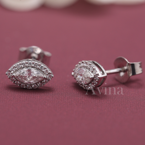 Pendientes de Diamantes Cultivados en Laboratorio con Certificación IGI, Corte Marquesa con Halo, Oro de 9K, Pavé de Diamantes - Product Image 2