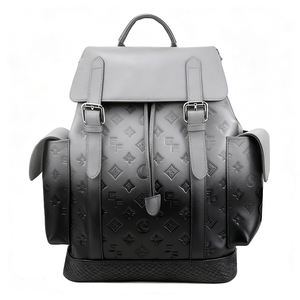 Zaino per Laptop in Pelle di Alta Qualità, Stile Vintage e Business per Uomo, con Design Impermeabile e Logo Personalizzato in Rilievo - Product Image 1