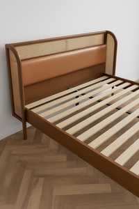 Lit Queen en bois massif avec design contemporain et poteaux tournés décoratifs, idéal pour les chambres modernes, rustiques ou transitoires - Product Image 5