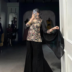 Hilo y secuencia bordados Totalmente cosido Top y parte inferior Georgette Top con parte inferior y Dupatta Heavy Designer Party Wear - Product Image 1