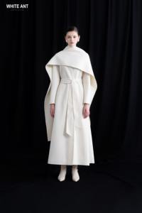 MIAH CASHMERE LONG MANTEAU Nouveau Style De Luxe Blanc Col Rond Long Manteau Pour Femmes Avec Ceinture Cachemire Tissu 20% Cachemire 80% Laine - Product Image 6