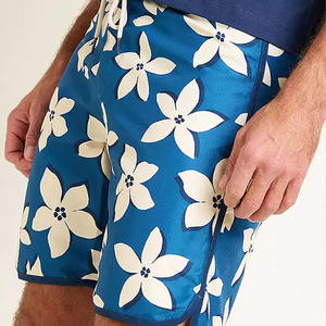 Shorts de Baño de Tela Floral de Alta Calidad, Suaves, de Secado Rápido para Hombre - Product Image 2