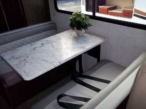 Camping-car de luxe ALCOVE Gulf Stream 2025 blanc Euro 5 pour 4-6 personnes, occasion, four à micro-ondes, sol en acrylique, léger - Product Image 4