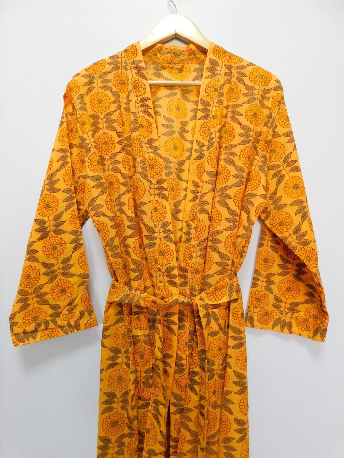 สีเหลือง