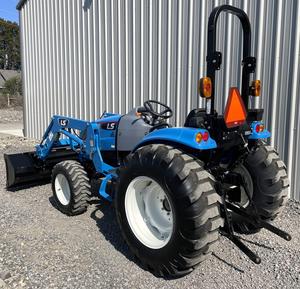 Tractor agrícola LS MT350E con cargador y cubo de conexión rápida, 394hrs 4x4, motor diésel de 50HP, toma de fuerza 540, enganche de 3 puntos, envío gratis - Product Image 1