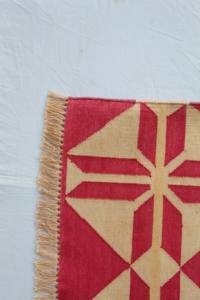 Tapis Dhurrie en coton tissé à la main rouge doré de 4x6 pieds, technique tressée artisanale indienne, motif géométrique en zigzag lavable pour la maison - Product Image 6