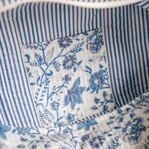 Bolsa de Viaje de Gran Capacidad para Fin de Semana, Diseño de Bloques, Deportiva, Lujosa, Duradera, Ecológica, Azul y Blanca, para Jardín - Product Image 4