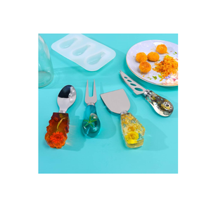 Cuchillo de queso de mantequilla real Diseño de mango Resina Estilo occidental hecho a mano y juego de cubiertos de diseño diferente - Product Image 1