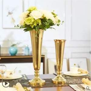 Vase à fleurs en métal décoratif fait main de couleur noire pour le dessus de table de noce et de restaurant - Product Image 2