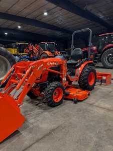 Tracteur Kubota 4x4 abordable, équipement agricole multifonctionnel et durable pour usage agricole, achetez maintenant avec livraison rapide - Product Image 3