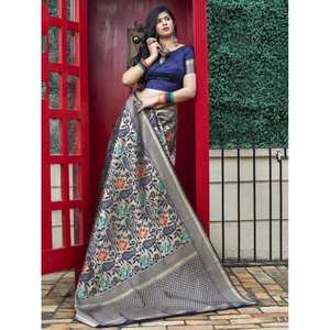 Sari de Seda Banarasi Azul Marino con Estampado Floral y Blusa, Vestido Festivo de Noche - Product Image 3