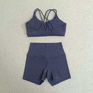 Pantalones cortos de gimnasio de cintura alta para mujer y sujetador con espalda cruzada, mono deportivo de 2 piezas de alta visibilidad para entrenamiento físico y correr - Product Image 4