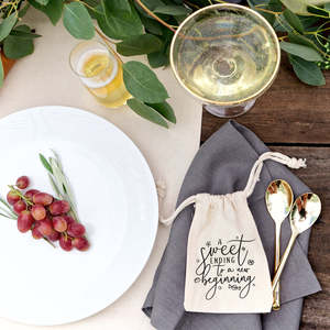 Paquete de 6 Bolsas de Regalo de Boda de Lona de Algodón con un Toque Dulce, una Idea de Regalo para un Nuevo Comienzo - Product Image 3