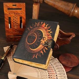 Journal en cuir personnalisé impression soleil et lune, journal de lune, livre de sorts vierge, journal Grimoire, cadeau d'anniversaire, cadeau d'Halloween - Product Image 1