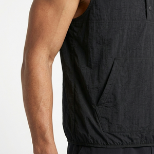 Gilet coupe-vent moderne et élégant sans manches en polyester avec col montant et poche avant pour hommes, fabriqué au Pakistan - Product Image 4