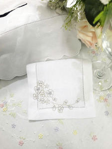 Servilletas de cóctel plegables con diseño de melocotón de flor dorada bordada personalizada, servilleta de bebida de punto de dobladillo de algodón blanco de 6x9 'para Hotel en casa - Product Image 5