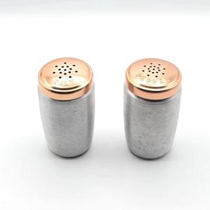 Ensemble de sel et poivre en laiton Golden Shine avec structure décorative finie et durable pour les restaurants et les cuisines domestiques - Product Image 2