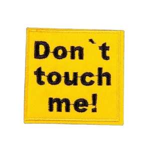 Écussons brodés personnalisés de qualité supérieure, fabriqués en usine, de forme rectangulaire pour vêtements et chapeaux, à prix raisonnables - Product Image 5