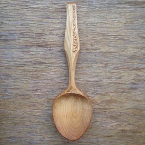 CÓMO TALLA DE CUCHARA DE MADERA Logotipo personalizado Utensilio de cocina de madera natural Cuchara sólida de madera de acacia para cocinar - Product Image 4