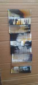 Peignes en corne africaine multicolores sur mesure, idéaux pour les studios de coiffure et les designers de coiffure pour la revente - Product Image 3