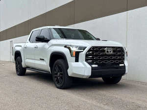 Camionetas Turndra Limited Usadas 2024 en Venta - Product Image 5