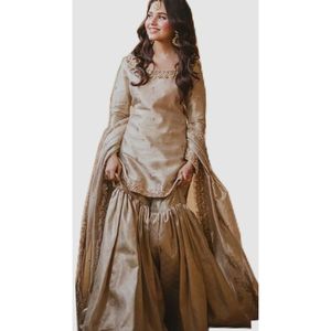 Elegantes y Estilizados Vestidos de Nikkah con Bordado en Línea A para Novias, con Cuello Barco y Cintura Natural - Product Image 3