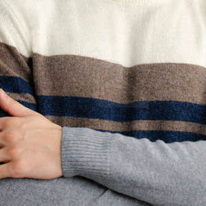 Pull tricoté élégant et prêt pour l'hiver, avec une construction chaude et un ajustement confortable, doté de coutures durables et d'un toucher doux. - Product Image 6