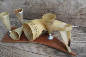 Support de corne de Viking poli à la main Sculpture d'animaux nordiques traditionnels Occasions spéciales Boire Artisanat naturel décoratif - Product Image 5