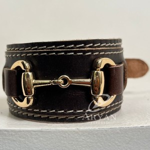 Abalorio de moda, herrajes de broca de caballo en tono plateado con hebilla ajustable, pulsera ancha de cuero genuino para mujer, joyería para Unisex - Product Image 1