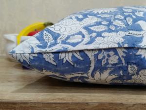 Funda de cojín Timberland con estampado de bloque de mano real, 100% algodón, Parte delantera trasera, ambos impresos para uso doméstico - Product Image 2