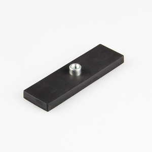 Sistema magnetico gommato 75x22,5x6mm con boccola filettata - Product Image 1