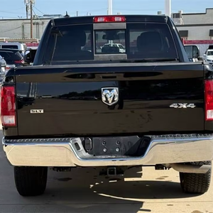 Ram 1500 Classic Warlock 4x4 Crew Cab 2023 Usada en Excelentes Condiciones, 5.6 ft SB - Product Image 1