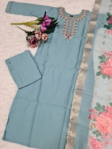 ชุดผ้าลินินกำมะหยี่ปักลายลูกปัด 2 ชิ้น เสื้อและกางเกง พร้อมผ้าคลุมไหล่ สีน้ำเงิน กันน้ำ - Product Image 4