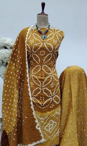 การออกแบบ bandhej ของแท้และผิวผ้าซาตินมันวาวสร้างรูปลักษณ์ที่สง่างามและเหมาะสำหรับงานเทศกาลงานแต่งงาน - Product Image 3