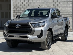 Auto Usado en Buen Estado, Sedán con Volante a la Derecha, Año 2023-2024, de Segunda Mano, Importado de Japón, Toyota Hilux Pickup en Venta - Product Image 4