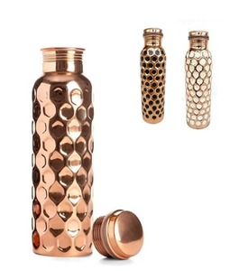 Flacon en plastique élégant de luxe de bouteille de cuivre de diamant de Offre Spéciale 650ml pour l'hydratation élevez votre style avec des verres de luxe - Product Image 1