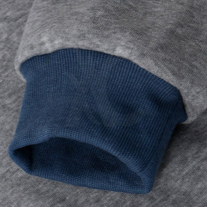 Sudadera clásica de algodón mezclado para hombre con bolsillo lateral, mangas largas y forro polar cálido, diseñada para uso diario informal. - Product Image 6